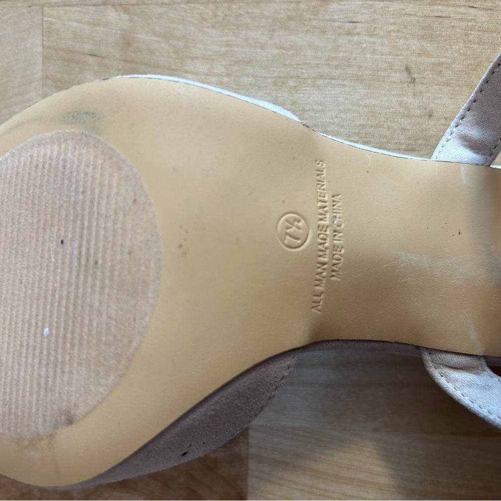 Pointed toe heels - Picture 3 of 3